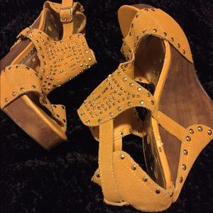 Leather mustard yellow wedge